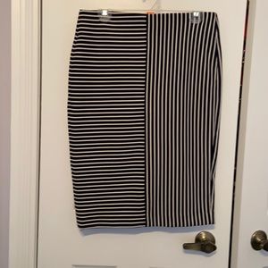 2for $20: Black and white skirt!